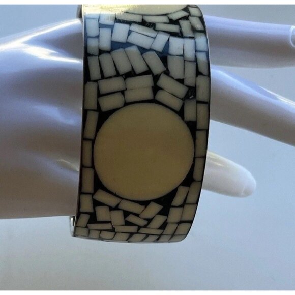 Vintage Domino Round Bangle Bracelet Chunky Cuff Brass Carved Sz 8 - Picture 1 of 12